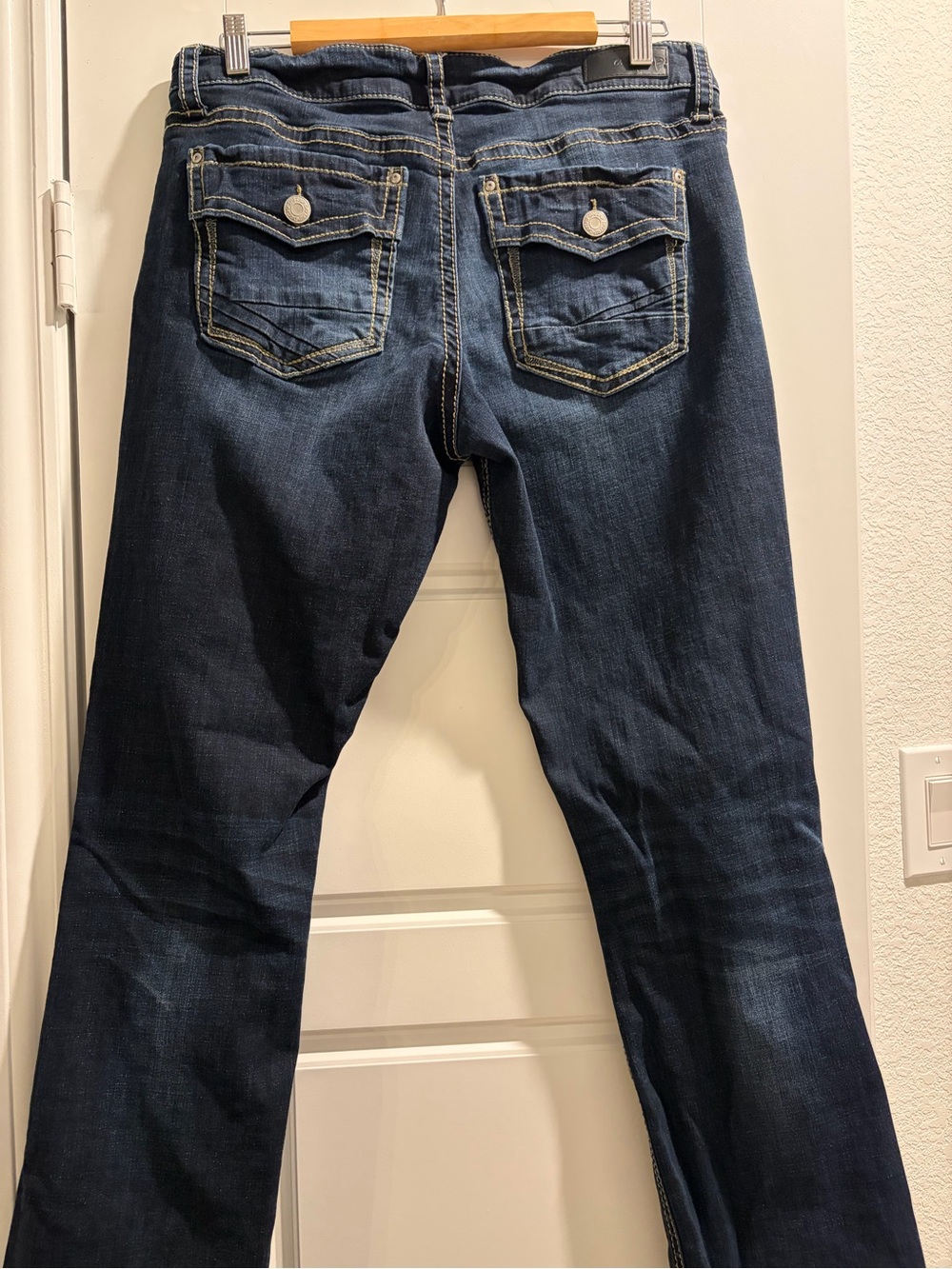 Daytrip Dark Blue Bootcut Jeans with Button-Back Pockets
